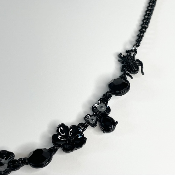 NWT Simply vera Vera Wang, 50% recycled flowers, and spider black necklace - Picture 3 of 5